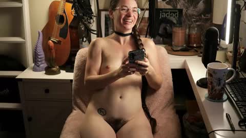 Snapshot of creature_marie chatting on December 5, 1:20 pm Creature Marie online show from December 5, 1:20 pm