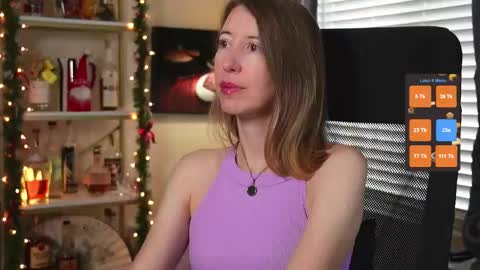 Snapshot of creme_dela_creme chatting on December 16, 6:57 pm Quinn de la Creme online show from December 16, 6:57 pm