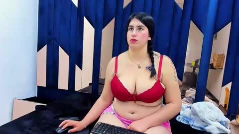 Snapshot of criistaal__ chatting on December 12, 7:19 am Criistaal   online show from December 12, 7:19 am