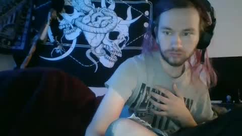 Snapshot of crimsondae chatting on December 19, 3:07 am Spookie Dae online show from December 19, 3:07 am