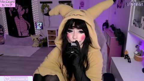 Snapshot of crimsonkitten chatting on June 15, 12:24 am Crimson Kitten online show from June 15, 12:24 am