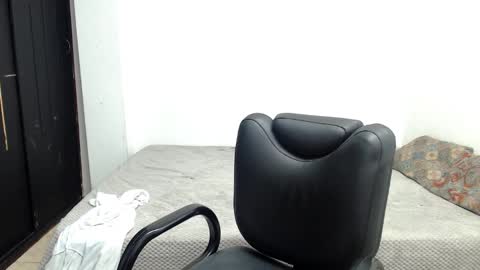 cris curry online show from December 10, 11:11 am