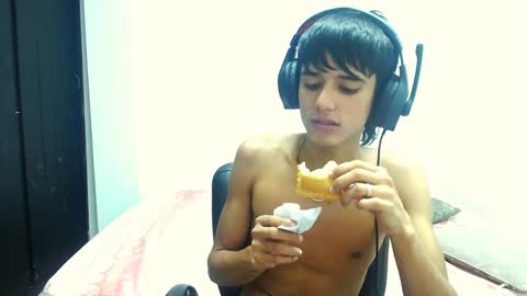 cris curry online show from December 13, 7:25 am