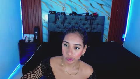 Snapshot of crisandmery chatting on December 3, 1:53 pm CRISANDMERY online show from December 3, 1:53 pm