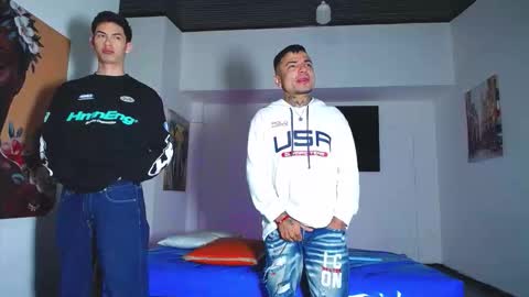 Snapshot of crismens chatting on October 12, 7:02 pm crismens online show from October 12, 7:02 pm