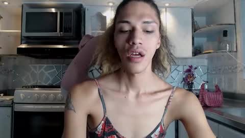 Snapshot of crisozzz chatting on March 1, 6:54 pm Cristina Onazis online show from March 1, 6:54 pm