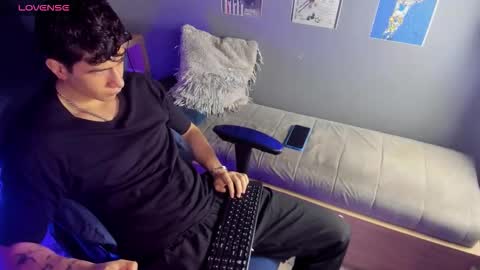 Snapshot of criss_adams chatting on January 11, 1:54 am Cris online show from January 11, 1:54 am