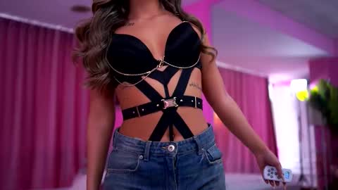 Snapshot of crisstyblair chatting on February 24, 11:19 am Crissy online show from February 24, 11:19 am