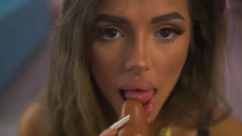 Snapshot of crisstyblair chatting on April 3, 10:13 am Crissy online show from April 3, 10:13 am