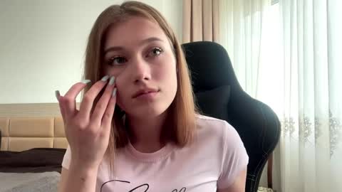 Snapshot of crissymemo chatting on June 9, 3:01 pm crissymemo online show from June 9, 3:01 pm