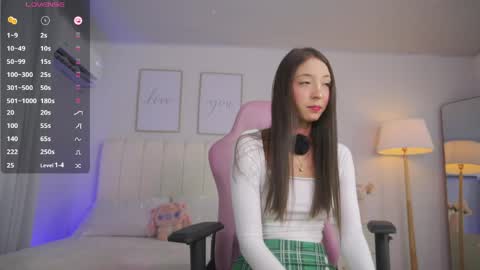Snapshot of cristal_bunny chatting on May 6, 12:08 am Cristal online show from May 6, 12:08 am