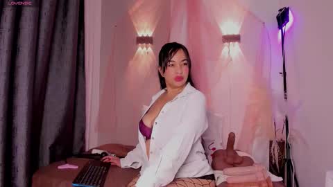 Snapshot of cristal_coopeer chatting on October 28, 12:41 pm Cristal yours Milf online show from October 28, 12:41 pm