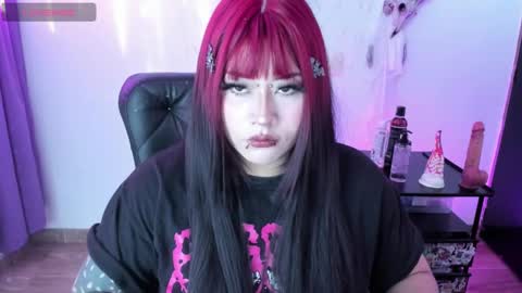 Snapshot of cristal_kosh chatting on January 16, 1:04 pm Cris online show from January 16, 1:04 pm