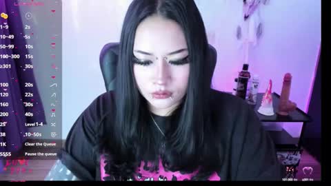 Snapshot of cristal_kosh chatting on January 23, 1:24 pm Cris online show from January 23, 1:24 pm