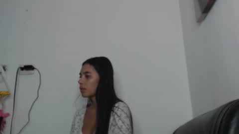 Snapshot of cristal_loverss chatting on June 16, 10:18 am cristal beautiful online show from June 16, 10:18 am