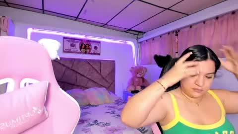 cristal_smith20 online show from May 23, 12:20 pm