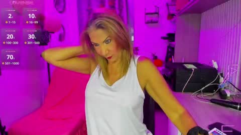 Snapshot of cristalayala_ chatting on June 17, 11:27 pm Cristal Ayala online show from June 17, 11:27 pm