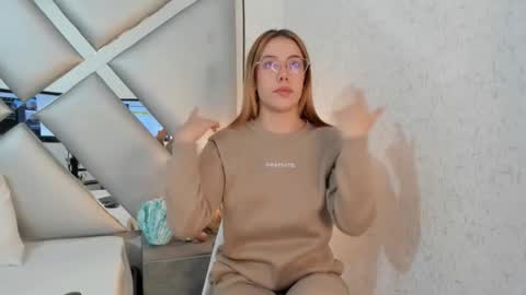 cristalevans_vc online show from October 2, 6:09 am