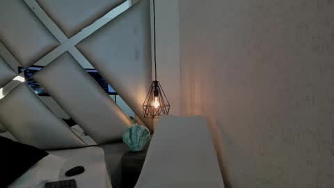 cristalevans_vc online show from October 6, 1:58 am