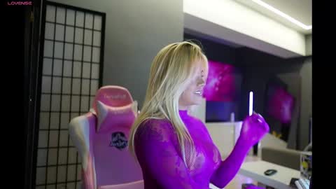 Laura online show from November 21, 9:08 am