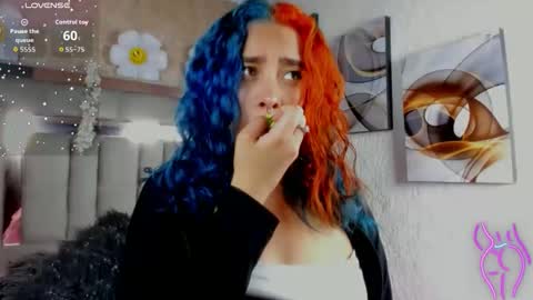 Snapshot of cristall_ravven chatting on December 1, 4:56 pm online show from December 1, 4:56 pm