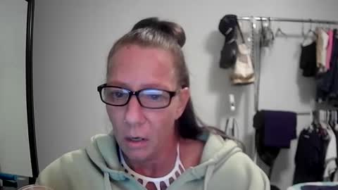 Snapshot of cristalmills069 chatting on June 20, 1:09 am Quartz online show from June 20, 1:09 am
