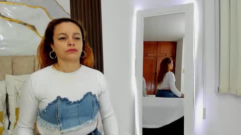 cristal walker online show from February 5, 10:31 am