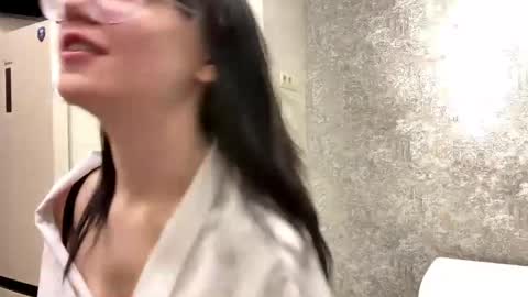 Snapshot of cristenfarias chatting on May 11, 9:45 pm Niki online show from May 11, 9:45 pm