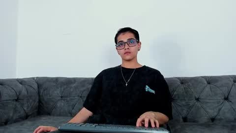 cristian_suarezz_ online show from October 5, 9:13 pm