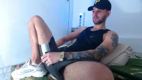 cristianhot125 online show from June 9, 11:38 pm
