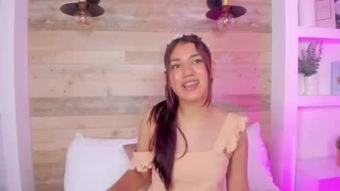 Snapshot of cristin_collins chatting on June 11, 2:53 am C R I S T I N online show from June 11, 2:53 am