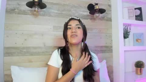 Snapshot of cristin_collins chatting on June 12, 3:16 am C R I S T I N online show from June 12, 3:16 am