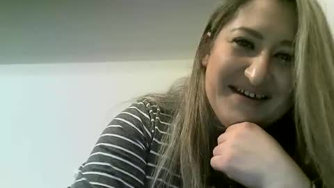 Snapshot of cristina20021991 chatting on December 8, 11:19 pm cristina20021991 online show from December 8, 11:19 pm