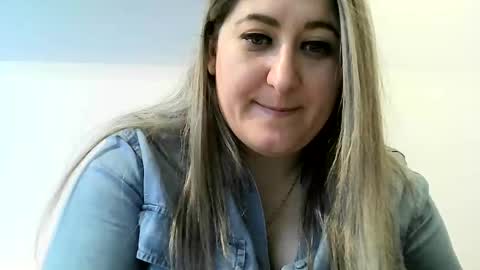 Snapshot of cristina20021991 chatting on January 1, 1:05 pm cristina20021991 online show from January 1, 1:05 pm