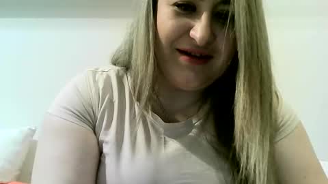 Snapshot of cristina20021991 chatting on January 3, 11:23 pm cristina20021991 online show from January 3, 11:23 pm