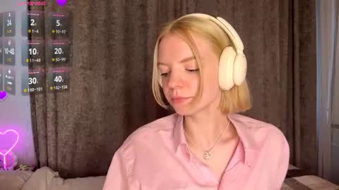 Snapshot of cristinekondo chatting on June 20, 3:48 pm Marry online show from June 20, 3:48 pm