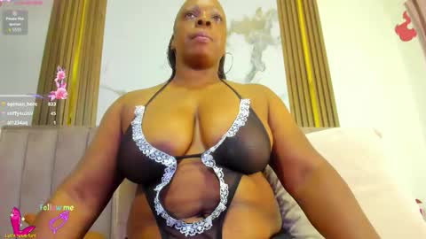 Snapshot of cristinsexy_ chatting on November 22, 10:36 am Cristina online show from November 22, 10:36 am