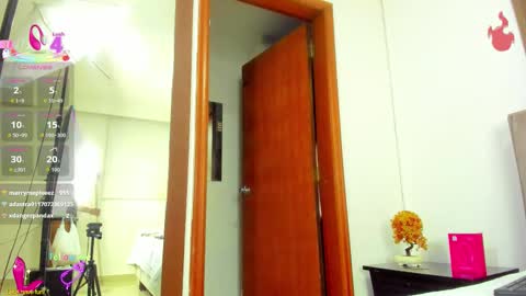 Snapshot of cristinsexy_ chatting on November 25, 10:48 am Cristina online show from November 25, 10:48 am