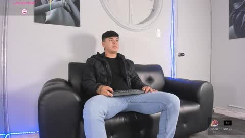 Snapshot of cristopher_strong chatting on February 4, 12:11 pm Cristopher online show from February 4, 12:11 pm