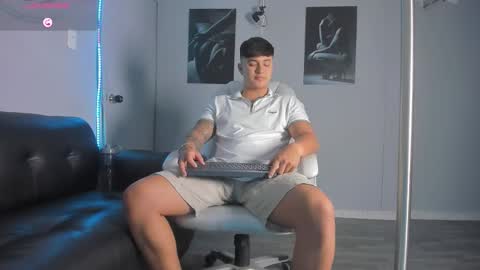 Snapshot of cristopher_strong chatting on February 10, 11:14 am Cristopher online show from February 10, 11:14 am