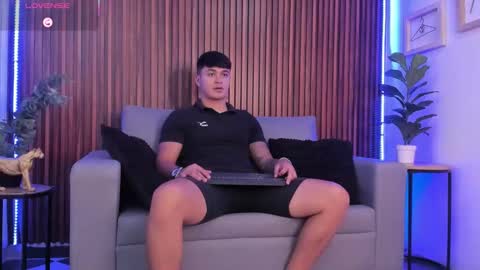 Snapshot of cristopher_strong chatting on February 26, 1:21 pm Cristopher online show from February 26, 1:21 pm