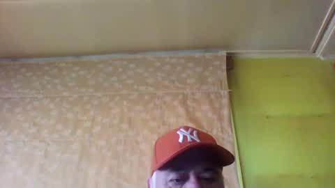 crmperez online show from December 25, 8:28 pm