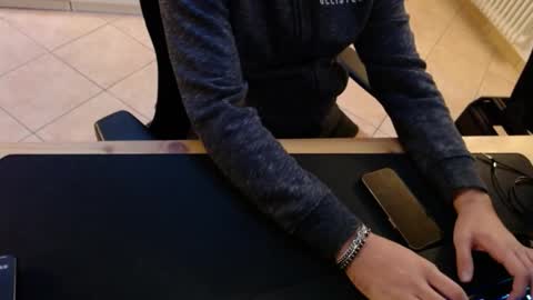 Snapshot of crocken_bisc chatting on November 29, 3:48 pm crocken_bisc online show from November 29, 3:48 pm