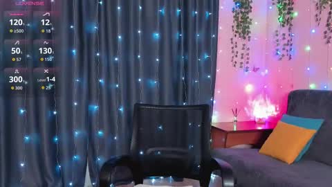 Snapshot of cross_the_line chatting on November 15, 8:55 am xx Amina xx online show from November 15, 8:55 am