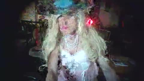 Snapshot of crosscountrydude chatting on June 10, 4:45 am Crossdrsr19 online show from June 10, 4:45 am
