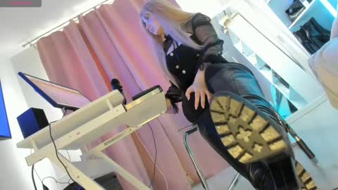 Cruel Siren online show from October 10, 6:34 am