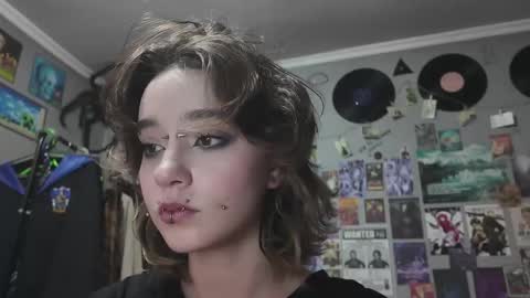 Snapshot of cruella_mira chatting on October 23, 6:06 pm cruella_mira online show from October 23, 6:06 pm