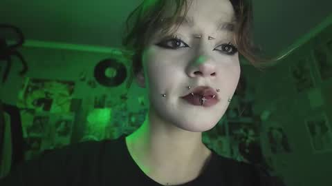 Snapshot of cruella_mira chatting on November 10, 5:34 pm cruella_mira online show from November 10, 5:34 pm