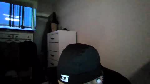 cruz815 online show from April 8, 10:15 am