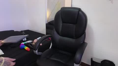 Snapshot of cry_baby800 chatting on October 29, 9:27 pm Cry online show from October 29, 9:27 pm